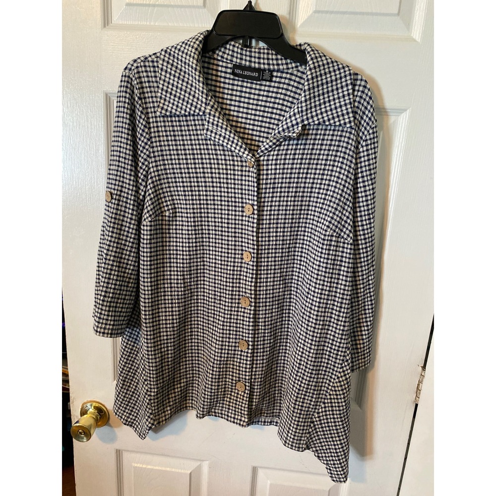 Nina Leonard Gingham Button Front Sharkbite Tunic Top Navy White Seersucker Med